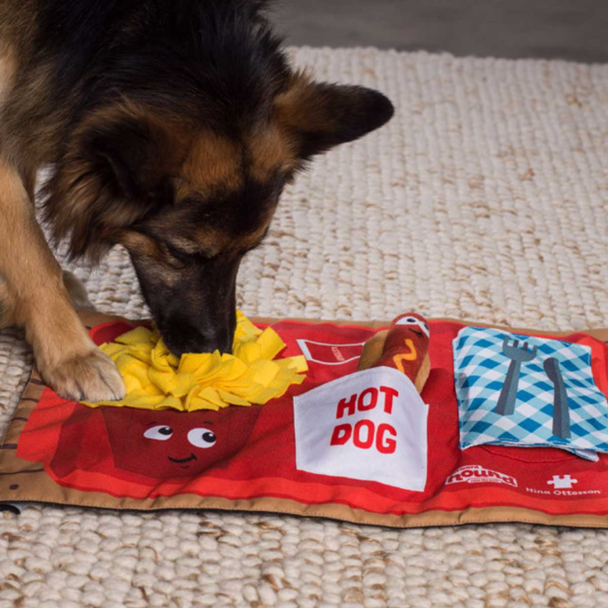 NINA OTTOSSON BY OUTWARD HOUND Spin N' Eat Dog Food Puzzle Feeder