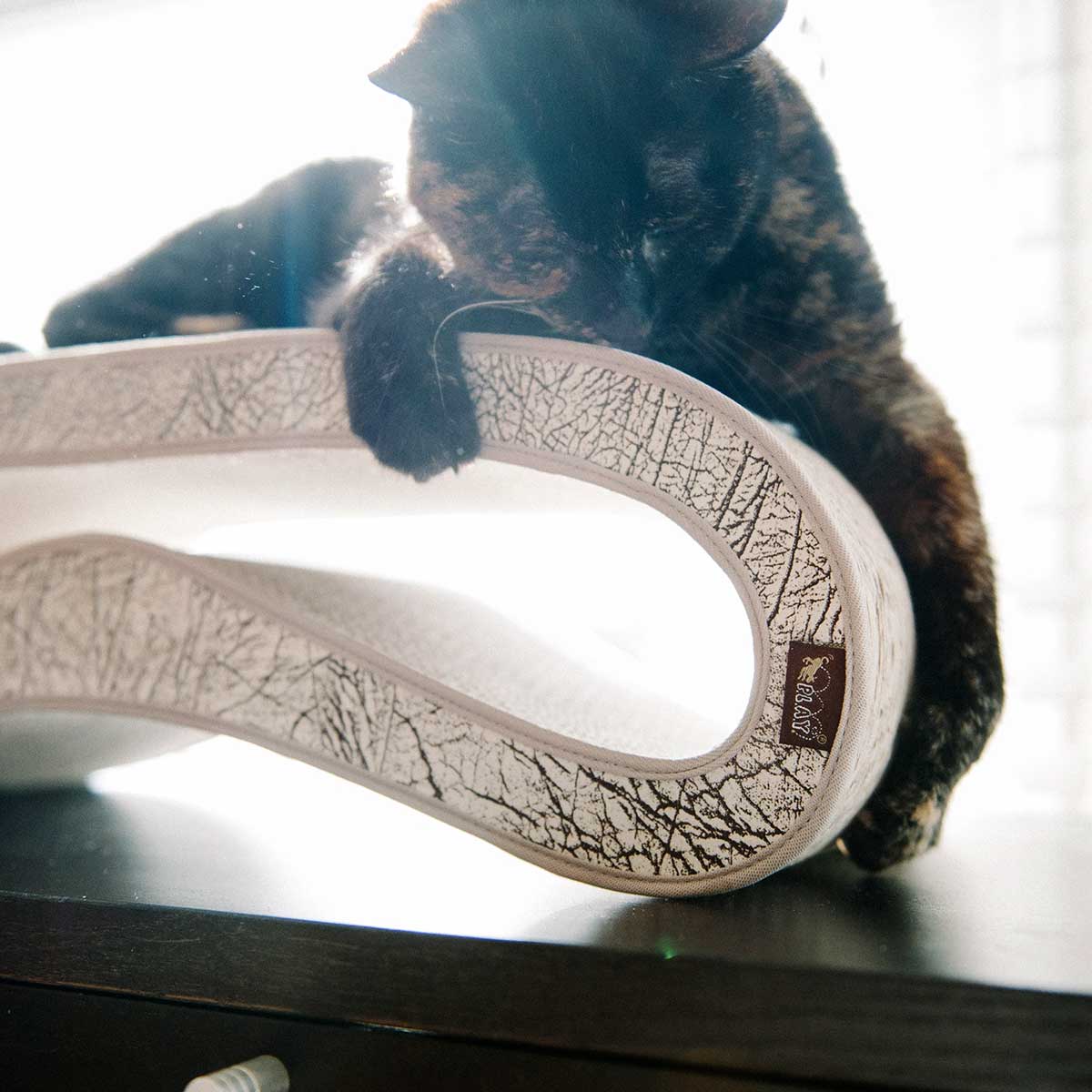The Leeloo Cat Scratcher
